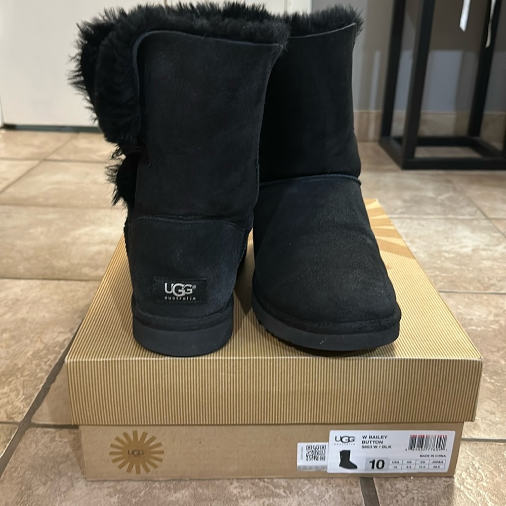 Ugg Bailey Button - image 1